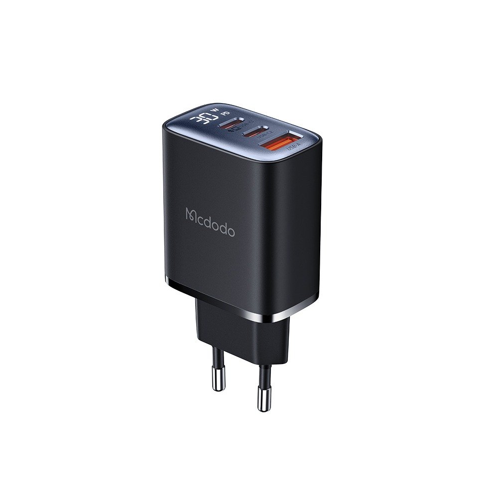 شاحن حائط بقوة 30W بمنفذين USB-C + منفذ USB-A